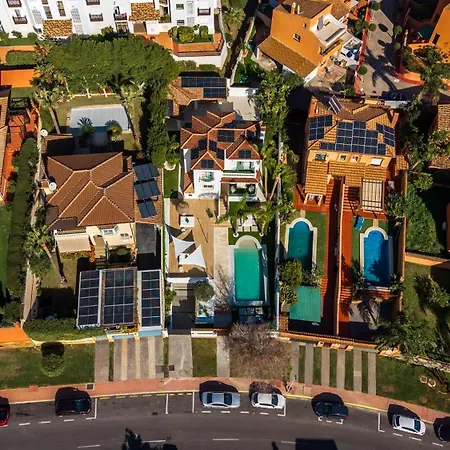 Villa Vacation Marbella: Sunny Camelia With Heated Pool And Cinema Benalmadena