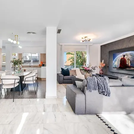 Vacation Marbella: Sunny Camelia With Heated Pool And Cinema Benalmadena