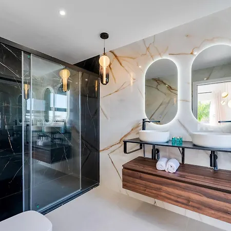 Villa Vacation Marbella: Sunny Camelia With Heated Pool And Cinema Benalmadena